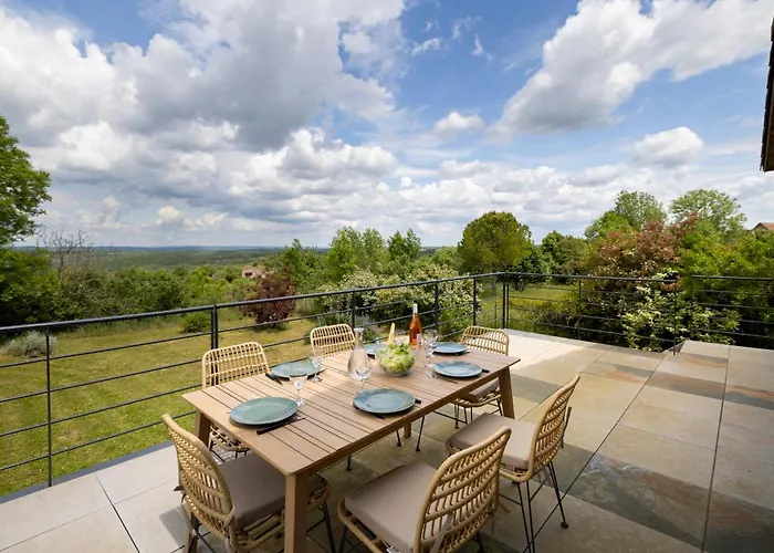 Accessible With Panoramic Views *